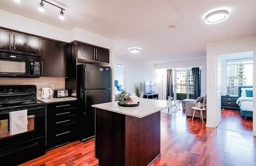 Downtown Mississauga Condo | Elegant 2BR/2BA 1 free Parkng Condo | Heart of Mississauga Square one YYZAirport
