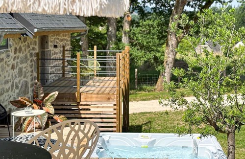 Alleyrat House | Beautiful home in Alleyrat with WiFi