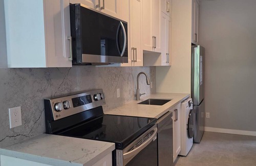Orillia Apartment | TreeTop Two Bedroom Sophistication