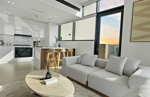 Jumeirah Village Circle Apartment | Private Pool | Movies in bed | No Camels