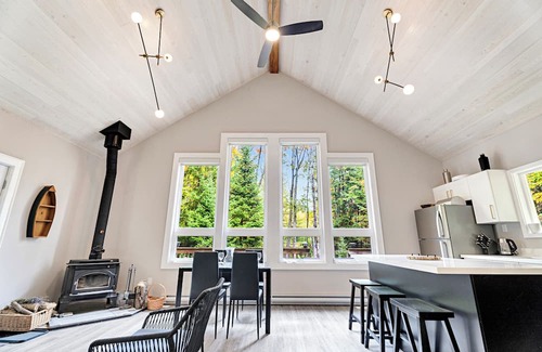 Huntsville Cabin | Muskoka Waterfront Cottage w/Canoes and Fire Pit
