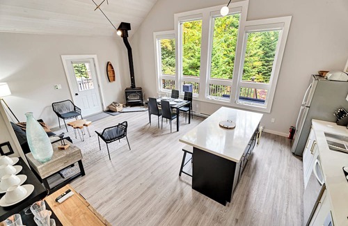 Huntsville Cabin | Muskoka Waterfront Cottage w/Canoes and Fire Pit