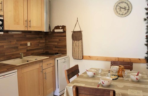 Les Claux Apartment | Charming 3-Room Apartment in Vars Les Claux, Near Slopes and Shops