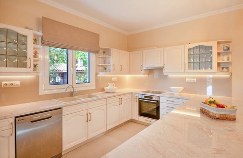 Kato Korakiana Villa | Villa marifei nRomantic luxury villa with bbq garden and swimming pool