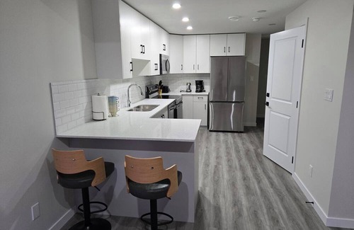 Southeast Edmonton House | Modern 2 bedroom 1 bathroom basement apartment