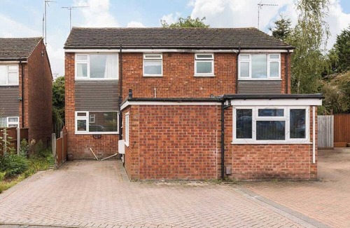 Wyken House | 4-Bed Home for Contractors | Parking | Walk to Hospital