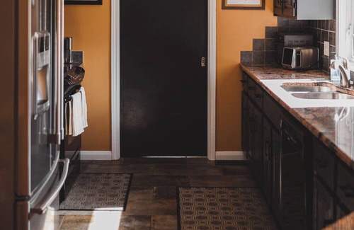 Tobermory Cottage | Sweepstakes Luxury Waterfront - Hot Tub & Tennis/Pickle Ball