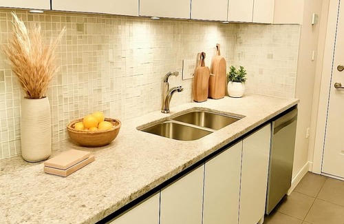 Kerrisdale Apartment | Comfortable 2BR Basement Suite | Great Location