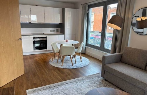 Dalston Apartment | Modern Flat in Dalston/1-min to Dalston Station