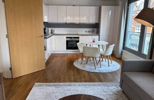 Dalston Apartment | Modern Flat in Dalston/1-min to Dalston Station