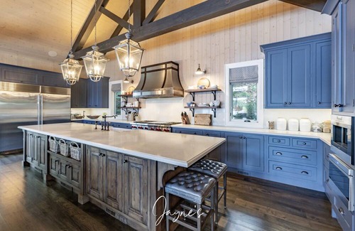 Seguin Cottage | Stunning 5 bed 6 bath cottage on Lake Joseph with Boathouse