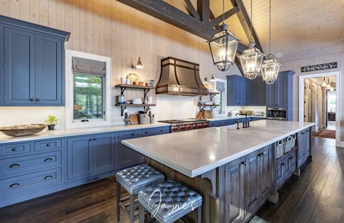 Seguin Cottage | Stunning 5 bed 6 bath cottage on Lake Joseph with Boathouse