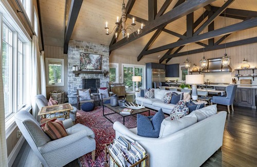 Seguin Cottage | Stunning 5 bed 6 bath cottage on Lake Joseph with Boathouse