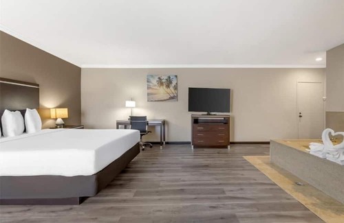 North Redondo Hotel | Relaxing Getaway w/Plush Bedding & Easy Beach Access – Great for Couples!