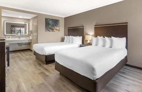 North Redondo Hotel | Budget Stay w/Breakfast Included – Minutes from South Bay Galleria Mall