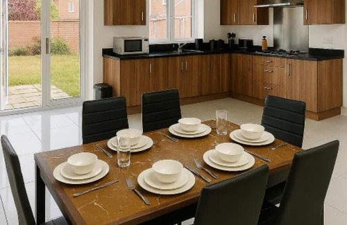 Leavesden House | Flexistay hub at Watford (Double Room with Private Bathroom)