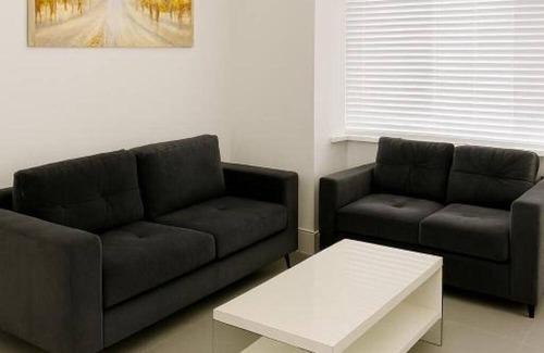 Leavesden House | Flexistay hub at Watford (Double Room with Private Bathroom)