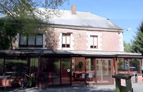 Signy-lAbbaye House | Large Holiday Home for 15 People in the Heart of the Forest