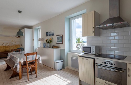 Locquirec Apartment | Apartment 'De Charme' with Sea View