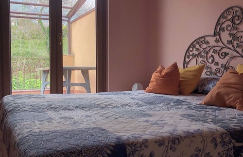 Ogliara Bed & Breakfast | B&B La Rosa: cozy attic room with terraces and spacious living room