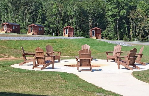 Kings Mountain Cabin | Beautiful cabins available between Kings Mountain Battleground & 2 Kings Casino!