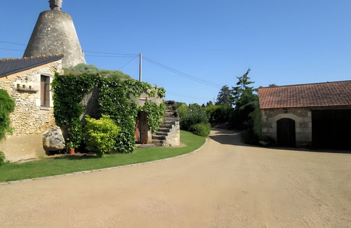 Brigne Apartment | Independent Gite at Logis des Moulins