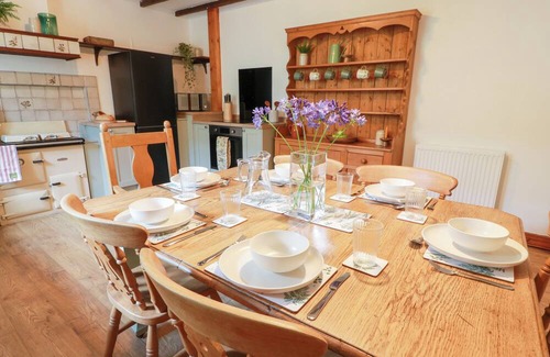 Maybole Cottage | BALSAGGART FARM, family friendly, with open fire in Kirkmichael
