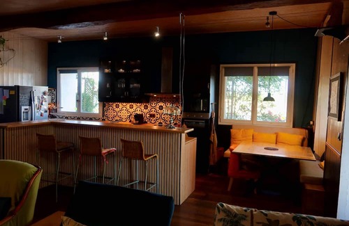 Saint-Laurent-de-la-Barriere House | La Maison de Famille
