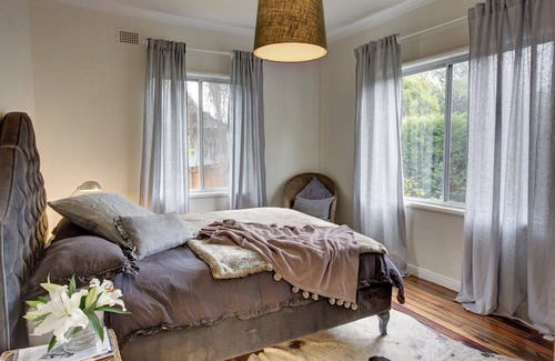 Berrima Cottage | Berrima Cottage offers ambience, open fire, AC walk to village, Pets welcome.