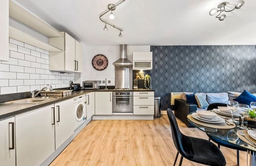 Healey Lane Apartment | 30% off! Stylish Apartment in Dewsbury - Sleeps 6- Newly Refurbished