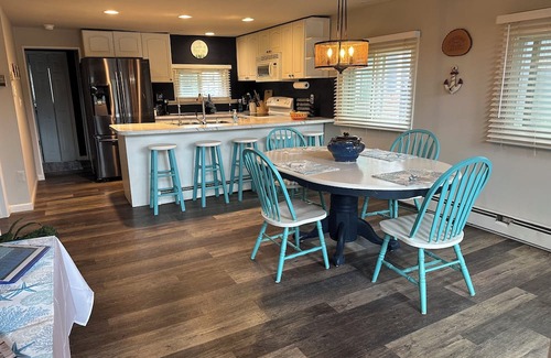 White Lake House | “Lakefront Chalet Retreat-Up North Feel, relax & rewind. Hot Tub and fireplace.”