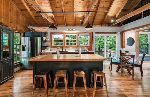 Canton Cabin | RiverRocks Cabin among the Trees. Private Riverfront Rustic/HotTub