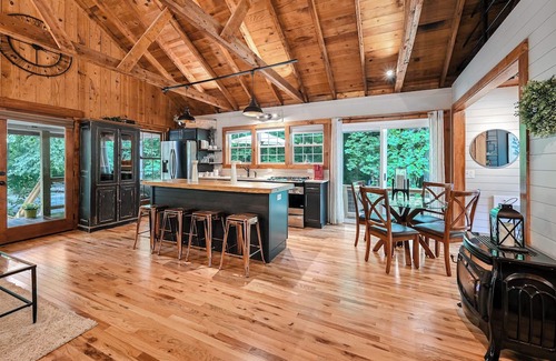 Canton Cabin | RiverRocks Cabin among the Trees. Private Riverfront Rustic/HotTub