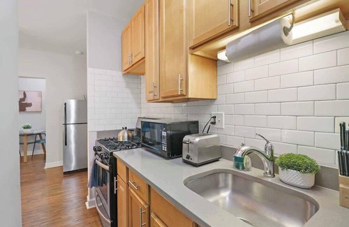 Hyde Park Apartment | Trendy Studio Apartment in Chicago