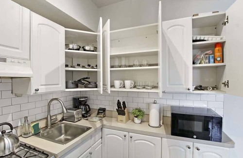 Hyde Park Apartment | Prime & Stylish 1BR Hideaway