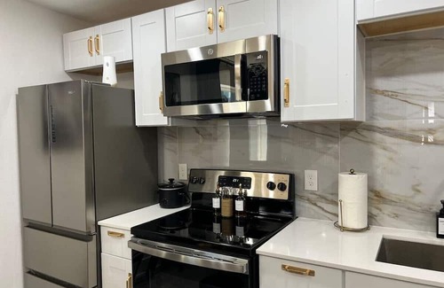 Old East Dallas Apartment | 3 Miles to AA Center W/King Bed & Free Parking