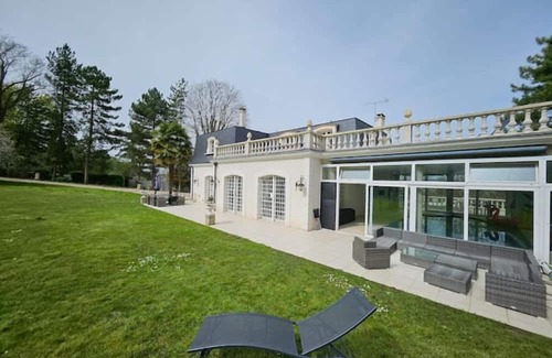 Noisy-le-Grand Villa | Villa Sweet Birds