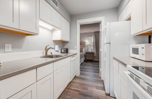 Port Aransas Condo | Roomy 1 BDRM Large Pool w/a Private Courtyard and a 5 Min Walk to the Beach