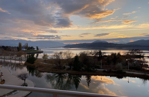 Central Okanagan Condo | Waterfront condo - 2 bed 2 bath - Discovery Bay - beautiful view
