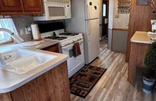 Gatlinburg - Pigeon Forge RV Rental | Bearfoot Retreat. Located in Gatlinburg, Tennessee. Cozy camper . Pet friendly.