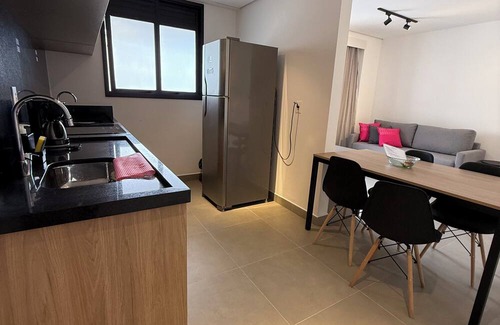 Ponta da Praia Apartment | Cozy apartment in Santos 1, pet friendly.