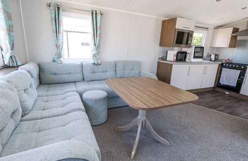 Hamworthy Cottage | 13 SUNSET TERRACE ROCKLEY PARK, family friendly in Poole