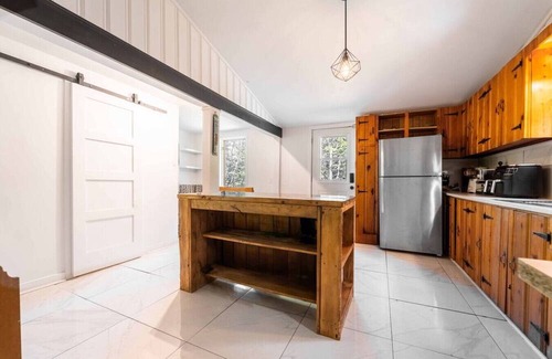 St-Adolphe-d'Howard House | Rustic Chic Chalet Spa, Firepit, Near Lake Access