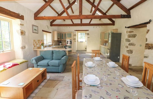 Hayscastle Cross Cottage | CARREG LAS, pet friendly, country holiday cottage in Wolfscastle