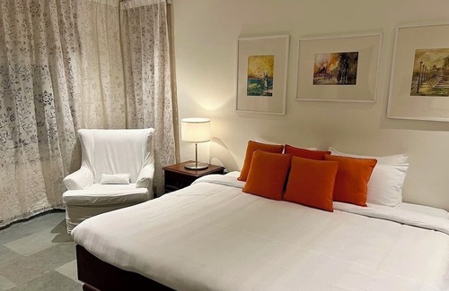 Bhopal Bed & Breakfast | The Studio Cottage - Deluxe 3-bedroom Bed & Breakfast in Bhopal
