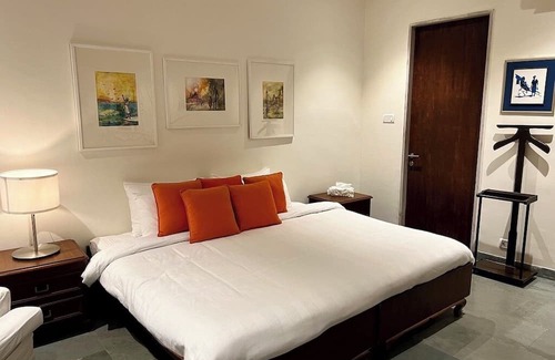 Bhopal Bed & Breakfast | The Studio Cottage - Deluxe 3-bedroom Bed & Breakfast in Bhopal