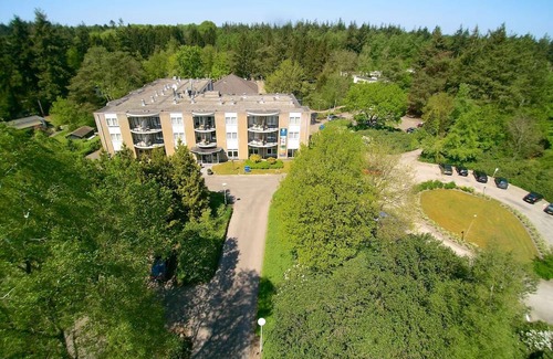 De Bult House | De Bult Getaway: 2 Units w/Pool & Sauna | Near National Parks & Trails