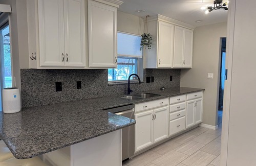 Fort Myers House | Charming 2-bedroom house with AC, WiFi in superb Fort Myers