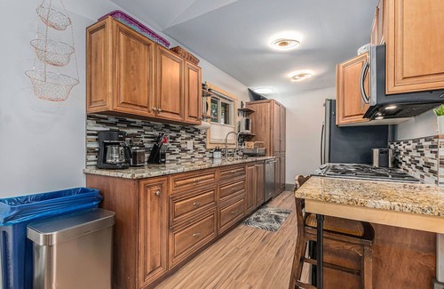 Drayton Plains Apartment | AMAZING 1 Acre Lakefront 3b/2b Apt w/Access to 4 Lakes, peaceful, boats galore!