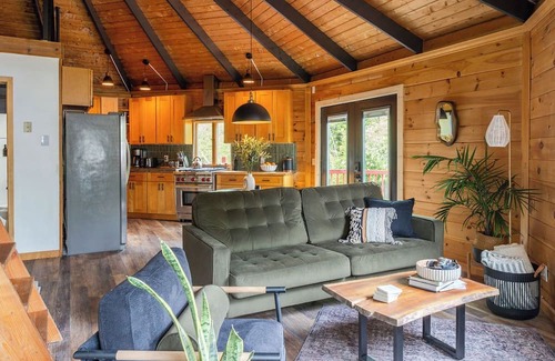 Elka Park Cottage | The Lily Pad – Cozy roundhouse nestled in the heart of the Catskill Mountains